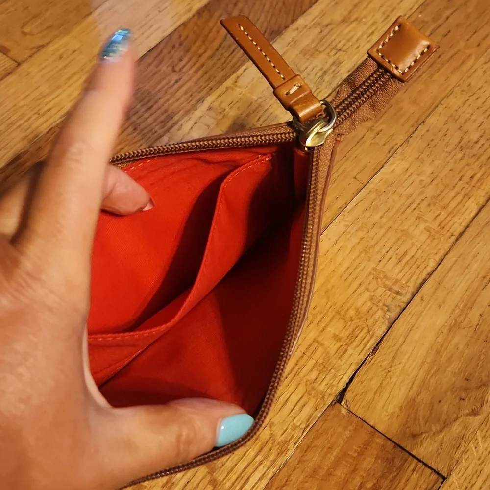 Dooney & Bourke pocket pouch - Picture 2 of 6